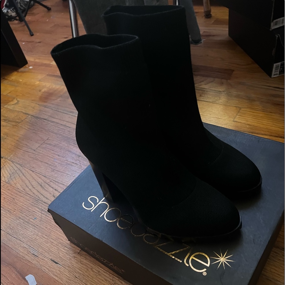shoe dazzle booties worn once